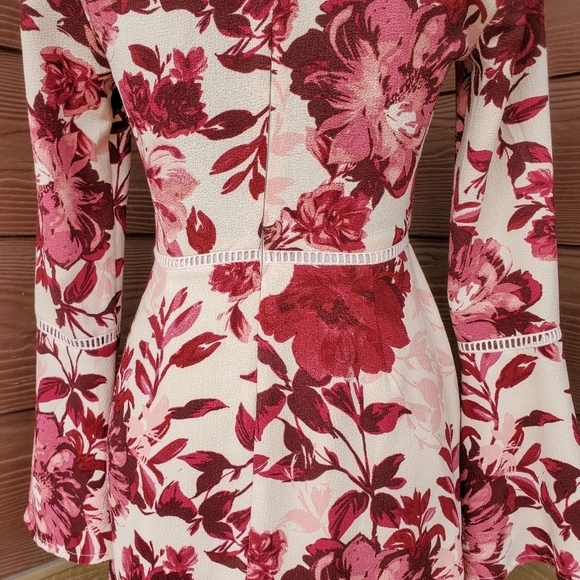 Charles Henry Cream Floral Patterned Bell Sleeve Cut Out Mini Dress Sz SP NWOT - Picture 16 of 16